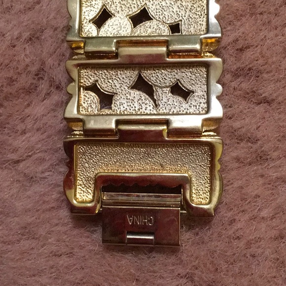 NWOT,REAL COLLECTIBLES BY ADRIENNE,IVORY ABALONE AND CRYSTAL WATCH - Picture 7 of 9